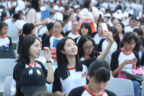 廣東哪所高校女神最多 哪些學院男女比例最均衡